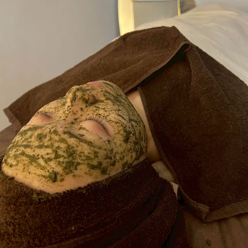 次世代ハーブピーリングで、肌が生まれ変わる。